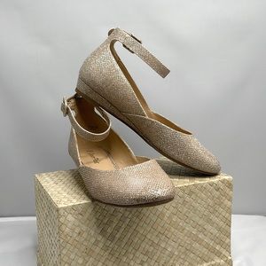 Women’s Low Wedge Ankle Strap shoes.💛 Brand- Dream Pairs